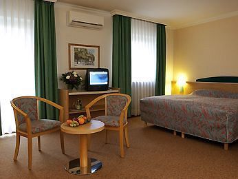 Saar Hotel 2*